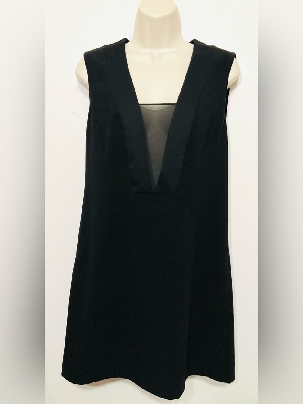 Black Sleeveless V-Neck Shift Dress BCBG Maxazria XS